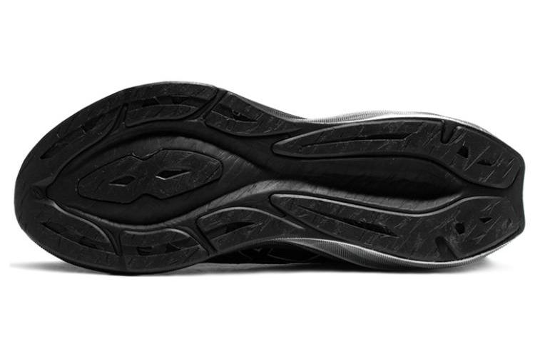 Кроссовки мужские ASICS Novablast 3 Platinum черные, белые, 42.5 EU