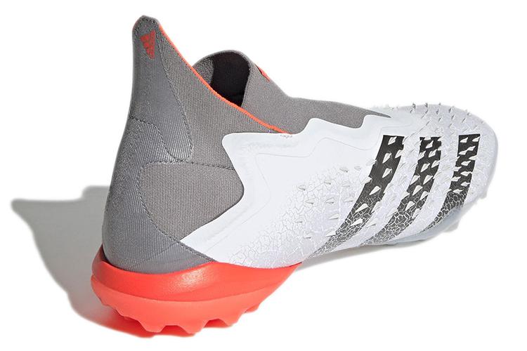 Футбольные бутсы мужские adidas Predator Freak+ TF Demonskin белые, 41 1/3 EU