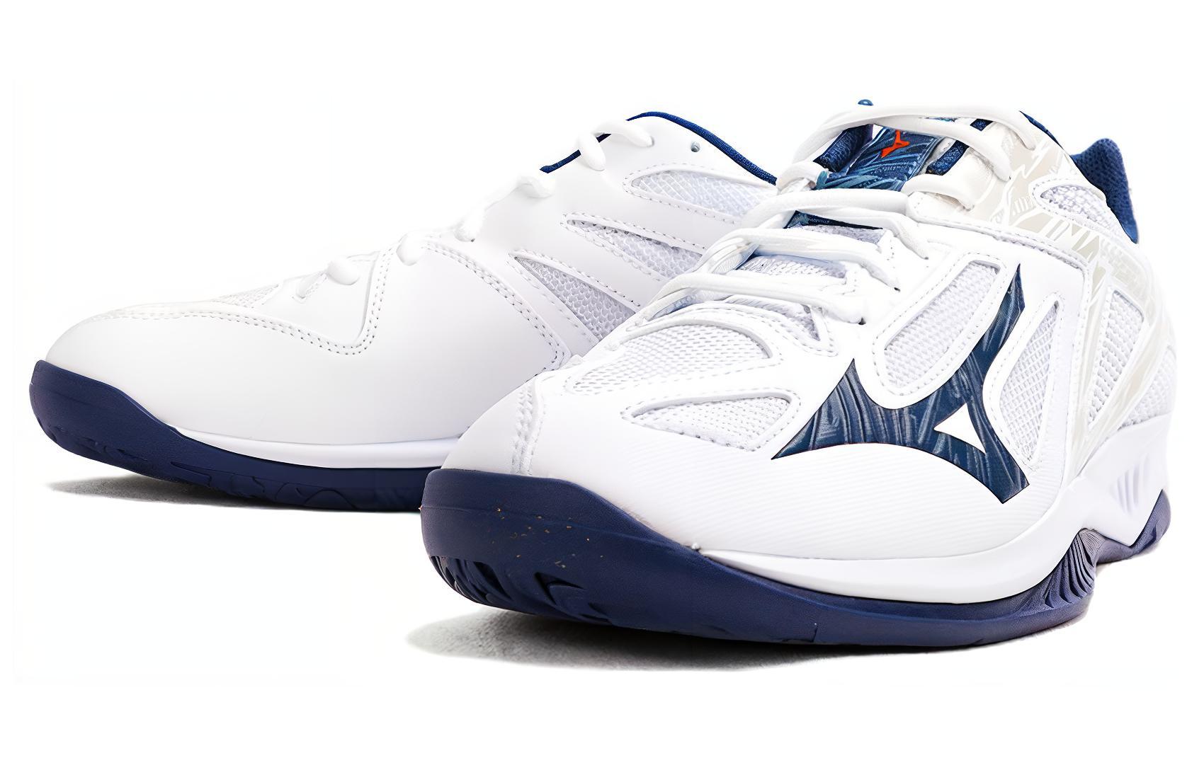 Кроссовки унисекс Mizuno Thunder Blade 3 белые, 36.5 EU