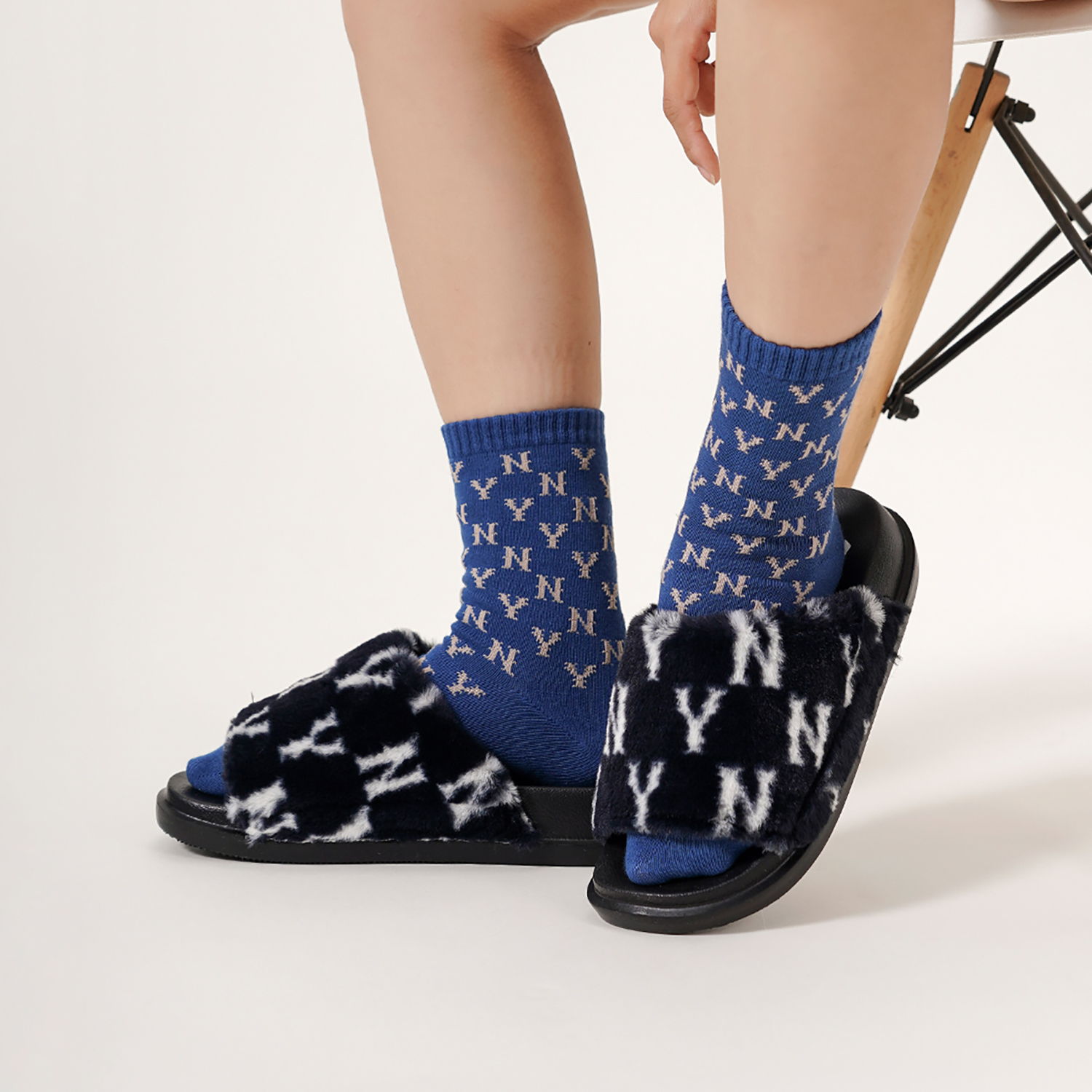 Шлепанцы унисекс MLB 3ALPSWS26-50BKS черные, 38 EU