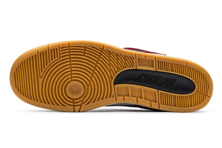 Спортивные кеды унисекс Nike Air Force 2 Low SB team red obsidian, 39 EU