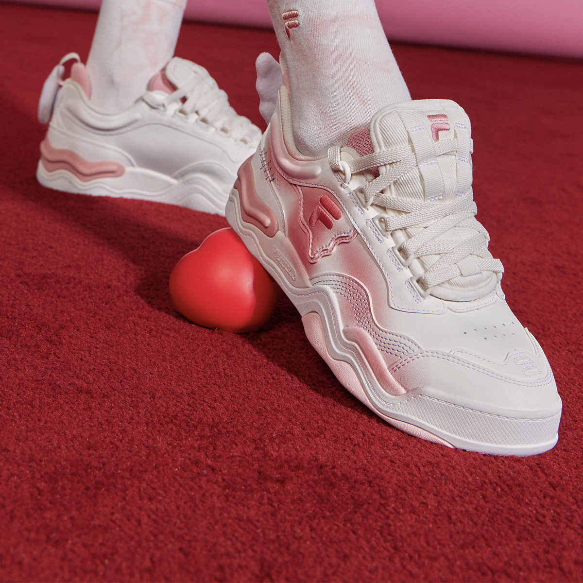 Спортивные кеды женские FILA FUSION Kick Sneakers белые, розовые, 36.5 EU