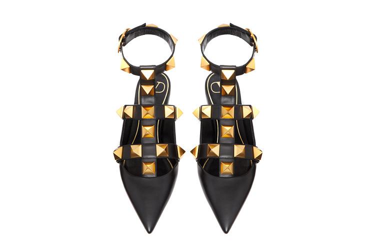 Сандалии женские Valentino Garavani Roman Stud черные-золотые, 36 EU