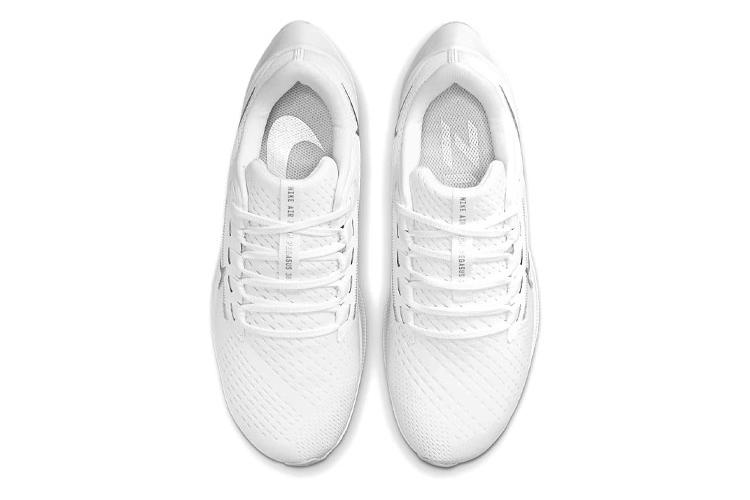 Кроссовки женские Nike Air Zoom Pegasus 38 белый металлик, 36.5 EU