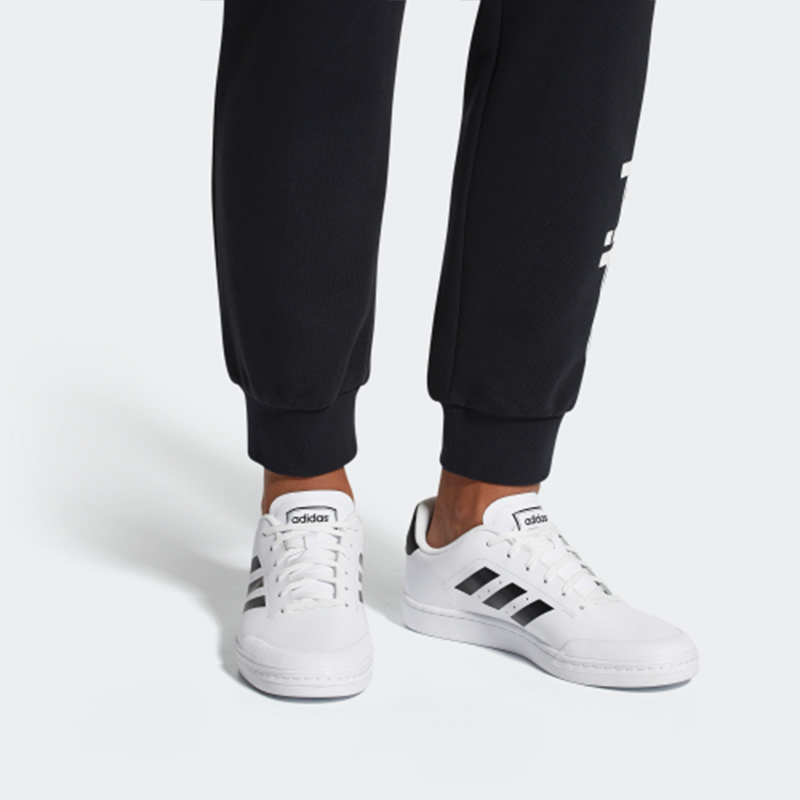Спортивные кеды мужские Adidas Neo Court 70S бело-черные, 42 2/3 EU