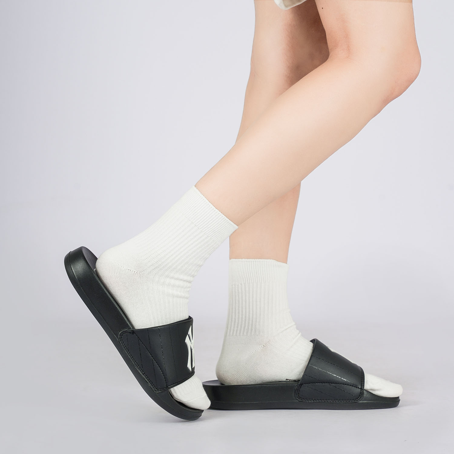 Сланцы унисекс MLB Totem черные, 36.5 EU