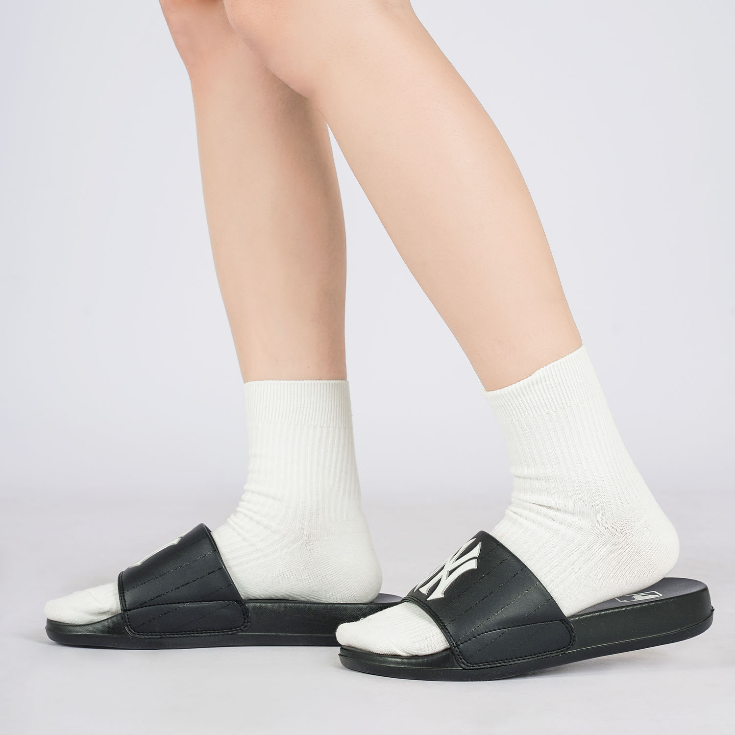 Сланцы унисекс MLB Totem черные, 36.5 EU