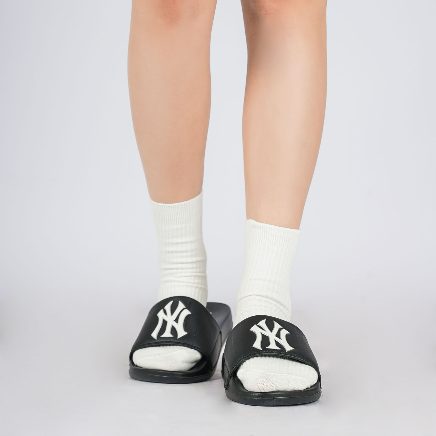 Сланцы унисекс MLB Totem черные, 36.5 EU