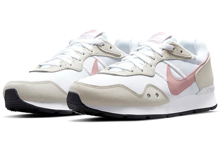 Спортивные кеды женские Nike Venture Runner Wide белые, 42 EU