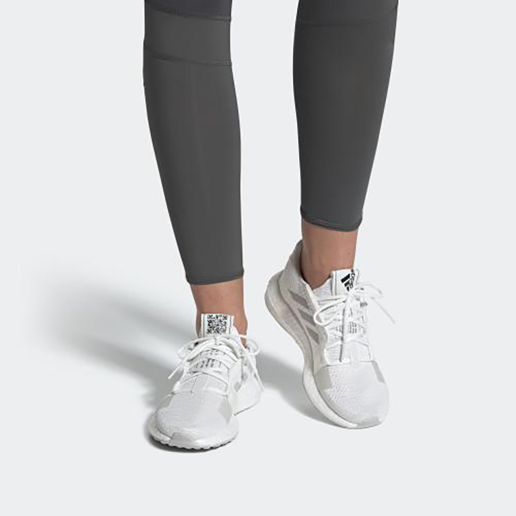 Кроссовки женские Adidas SenseBoost Go белые, 36 EU
