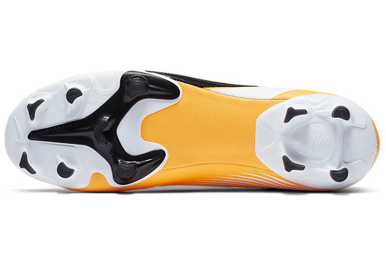 Футбольные бутсы мужские Nike Vapor 13 Academy FG/MG белые, 42.5 EU