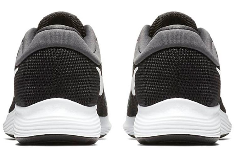 Беговые кроссовки женские Nike Revolution 4 черные, 35.5 EU