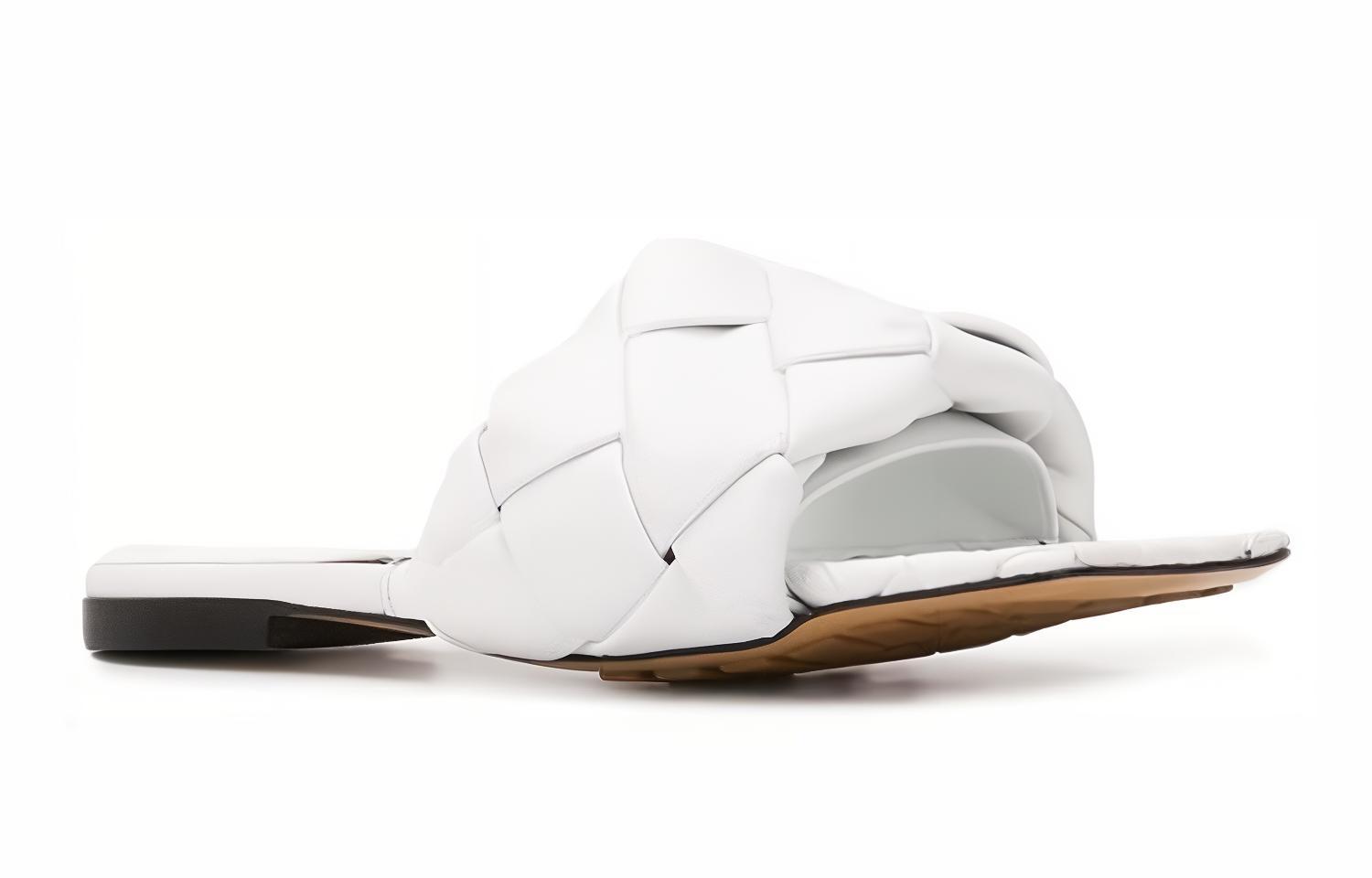 Шлепанцы женские Bottega Veneta Lido белые, 35 EU