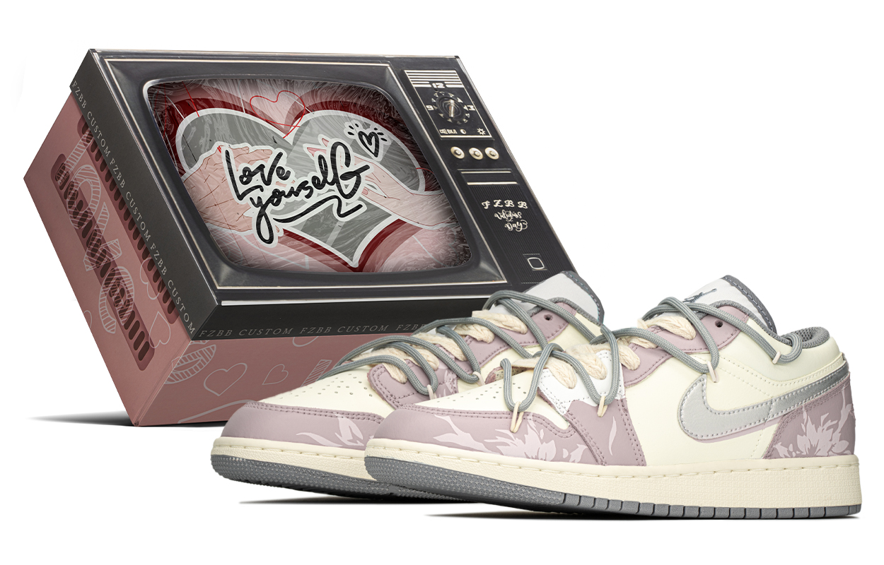 Кеды женские Jordan Air Jordan 1 Low Top Vintage GS серые, 39 EU