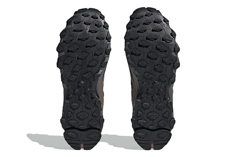 Спортивные ботинки унисекс Adidas Hyperturf Adventure коричневые, 44 EU