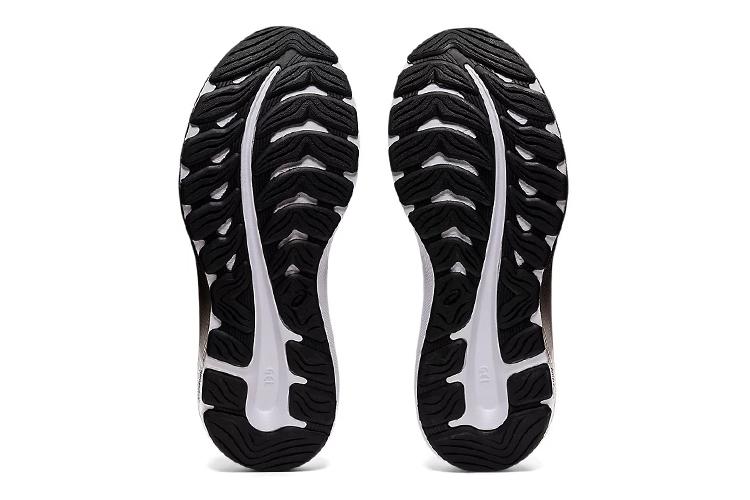 Кроссовки женские ASICS Gel Excite 9 черно-белые, 37.5 EU