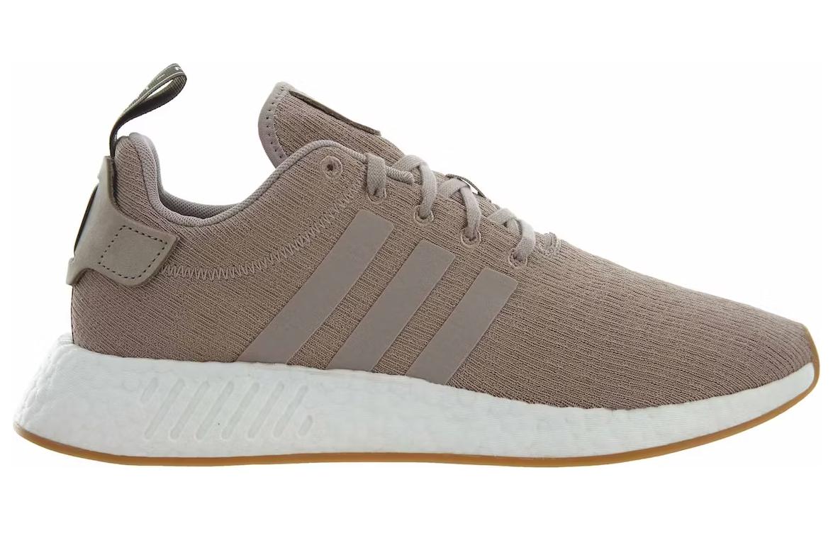 Кроссовки унисекс Adidas NMD R2 бежевые, 45 1/3 EU