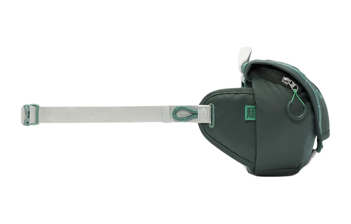 Сумка унисекс Nike DJ9681-338 винтажный зелёный, светло-серебристый, стадионный зелёный