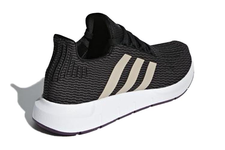 Кроссовки женские Adidas Swift Run, ash pearl s18, 36 EU