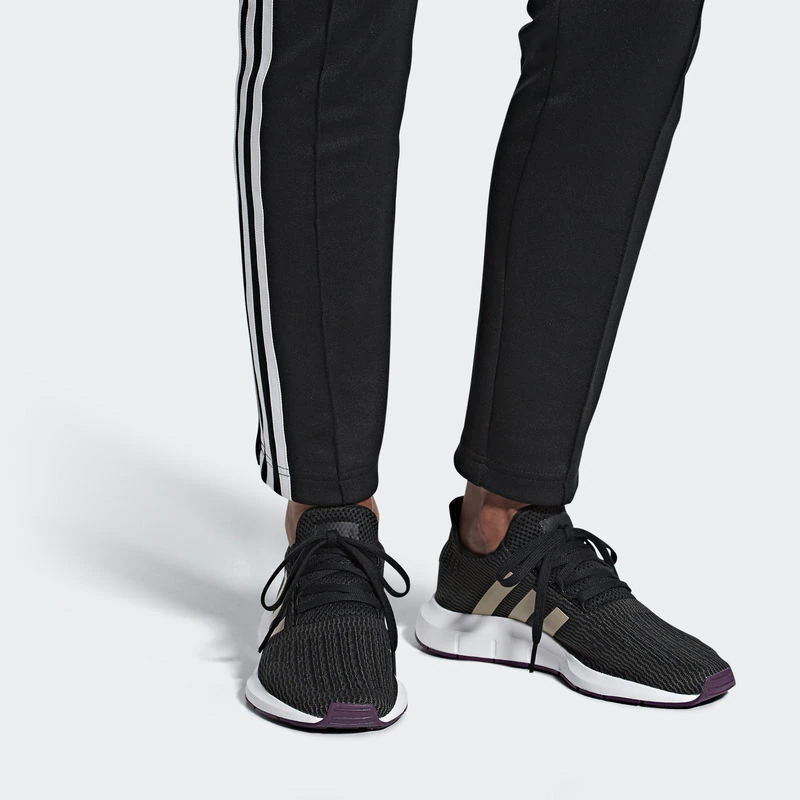 Кроссовки женские Adidas Swift Run, ash pearl s18, 36 EU