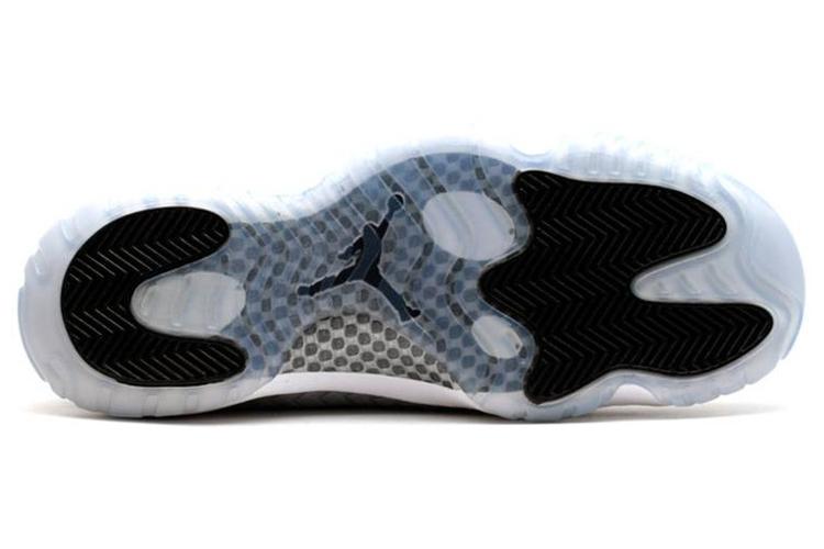 Кроссовки мужские Jordan Future Premium metallic silver, 44.5 EU