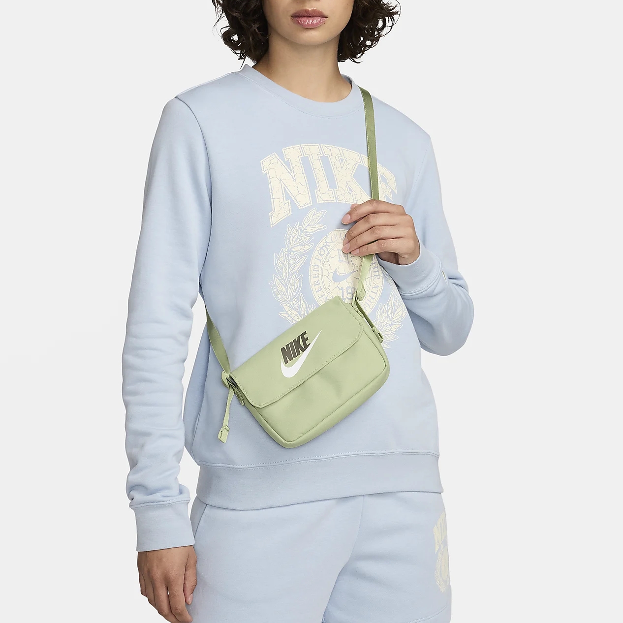 Сумка унисекс Nike FQ5815-371 светло-оливковый серый