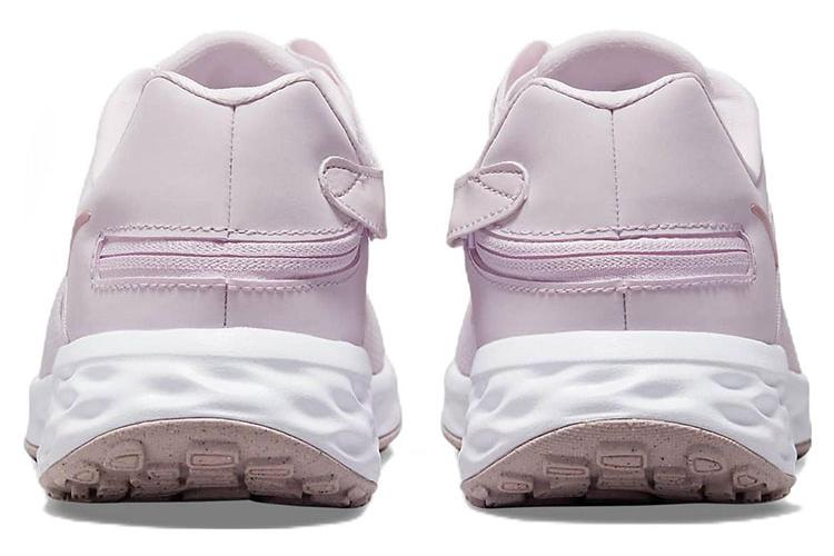 Кроссовки женские Nike Revolution 6 FlyEase Next Nature светло-фиолетовые, 36 EU