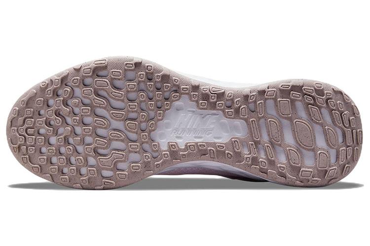 Кроссовки женские Nike Revolution 6 FlyEase Next Nature светло-фиолетовые, 36 EU