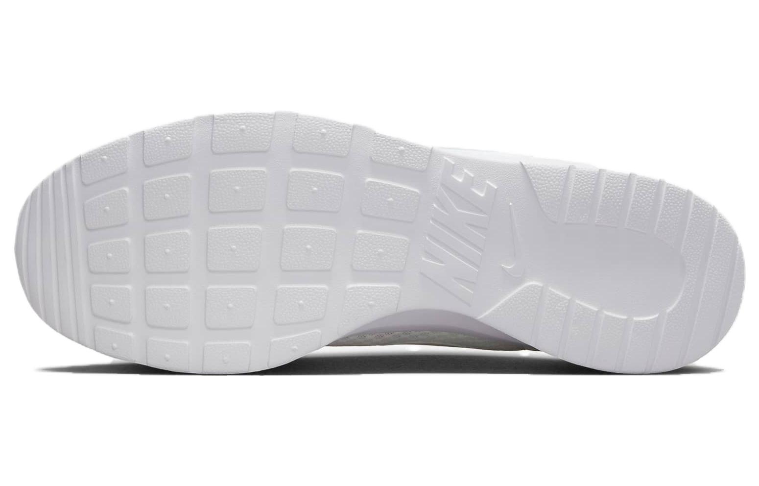 Кроссовки мужские Nike Tanjun FlyEase белые, 40 EU