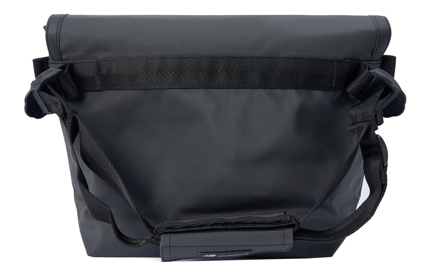 Кроссбоди-сумка унисекс New Balance GC621131-BK серого цвета