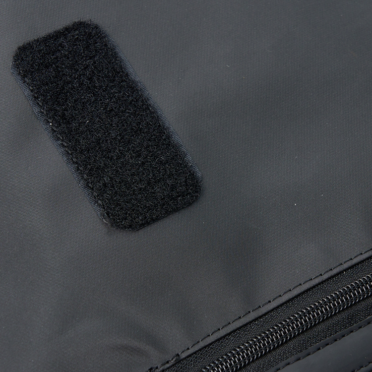 Кроссбоди-сумка унисекс New Balance GC621131-BK серого цвета