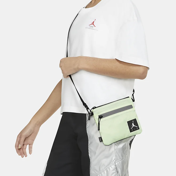 Сумка унисекс Jordan DN2649-724 слегка желто-зеленого цвета