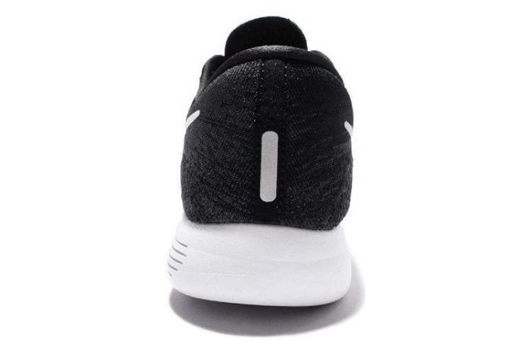 Кроссовки мужские Nike LunarEpic Low Flyknit черные, 44 EU