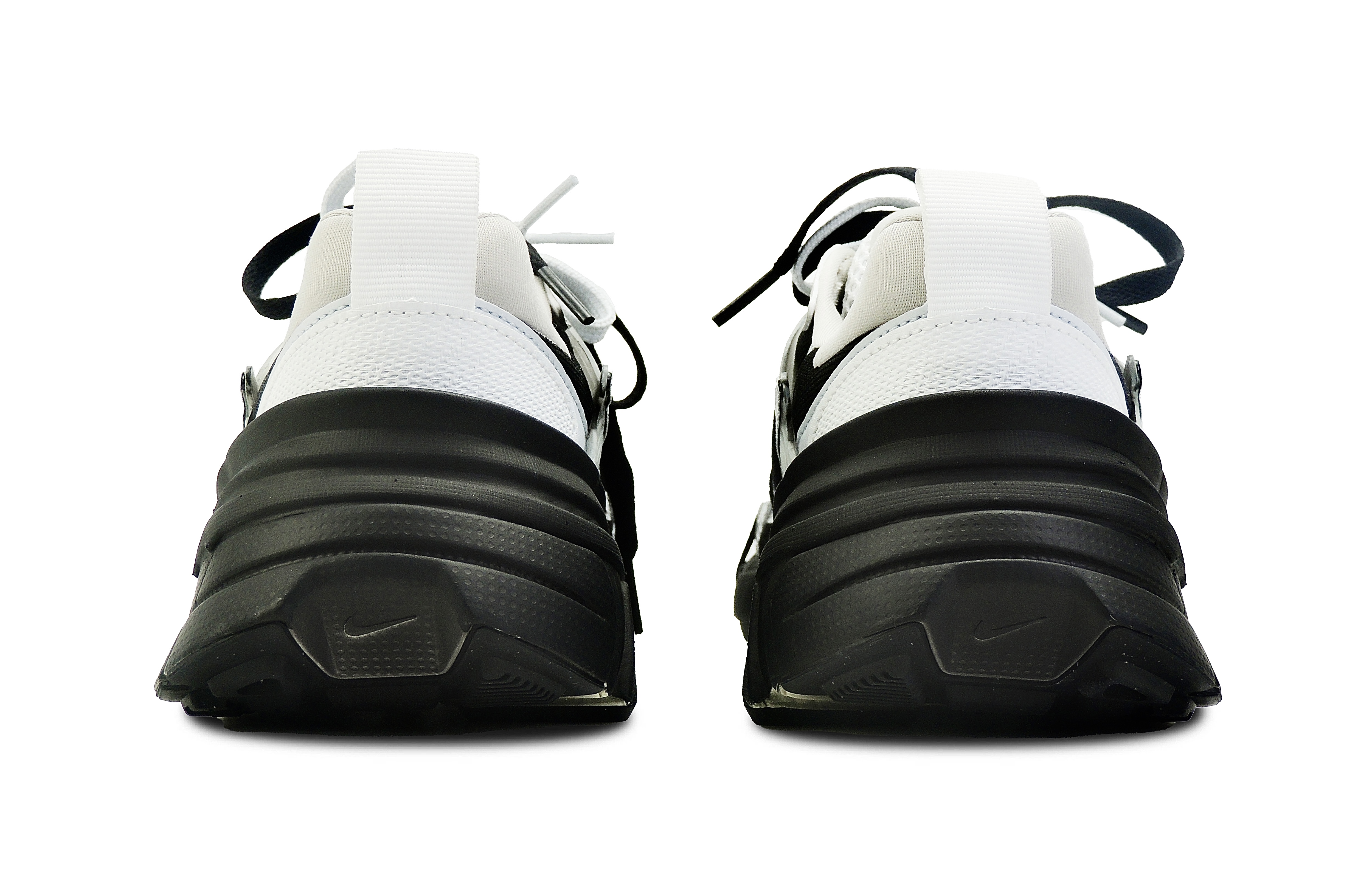 Кроссовки женские Nike V2K Run Low-Top черно-серебристые, 38 EU