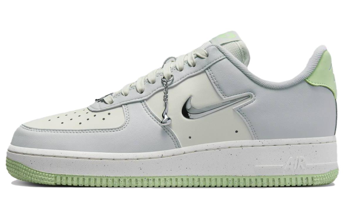 Кроссовки женские Nike Air Force 1 Low '07 Se Next Nature белые, серые, зеленые, 40 EU