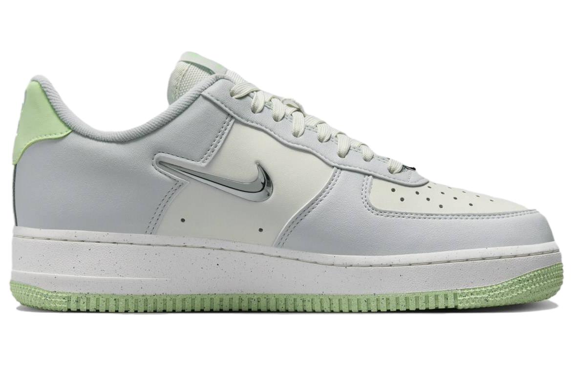 Кроссовки женские Nike Air Force 1 Low '07 Se Next Nature белые, серые, зеленые, 40 EU