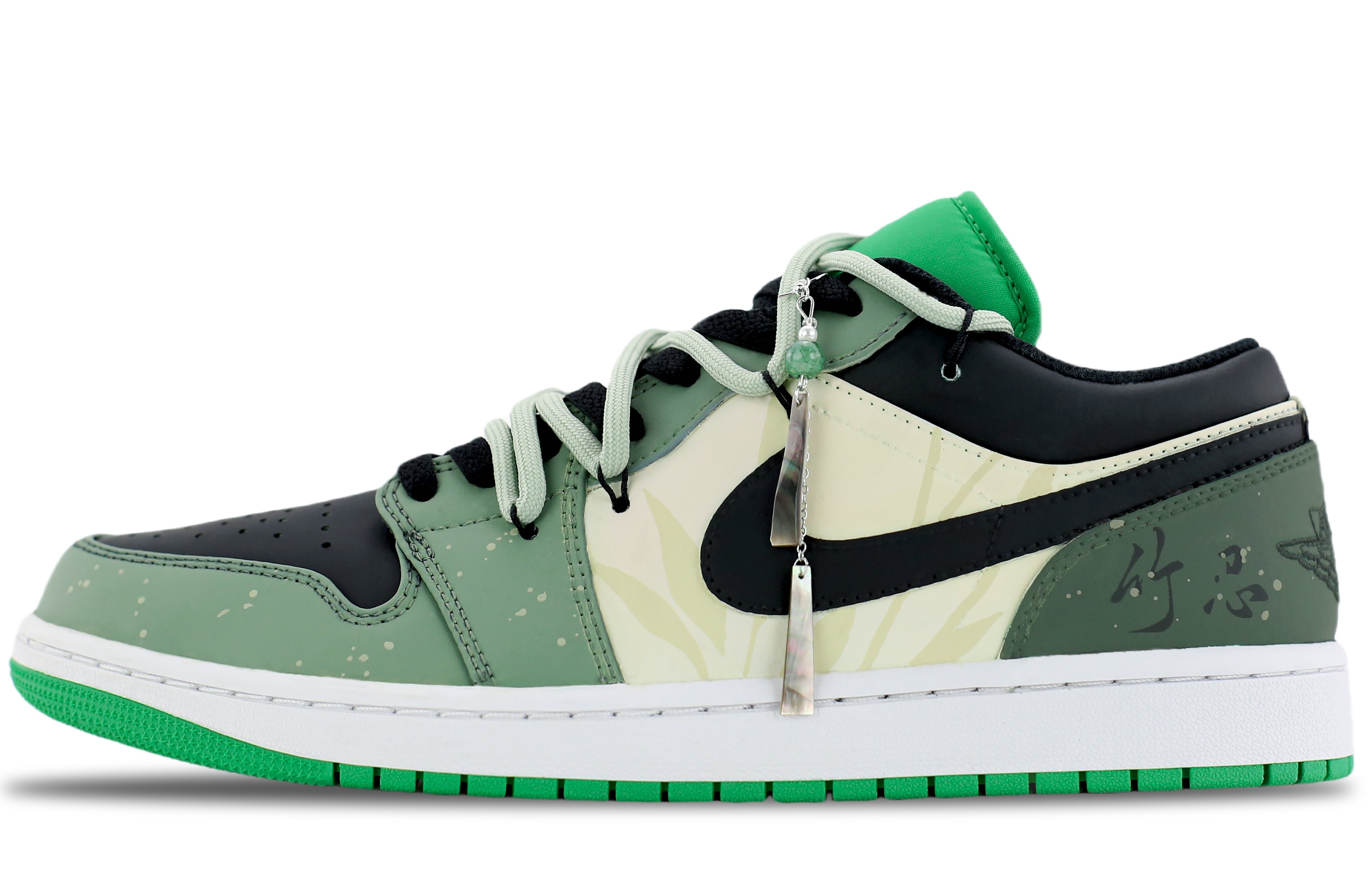 Кроссовки унисекс Jordan Air Jordan 1 Low черно-зелёные, 41 EU