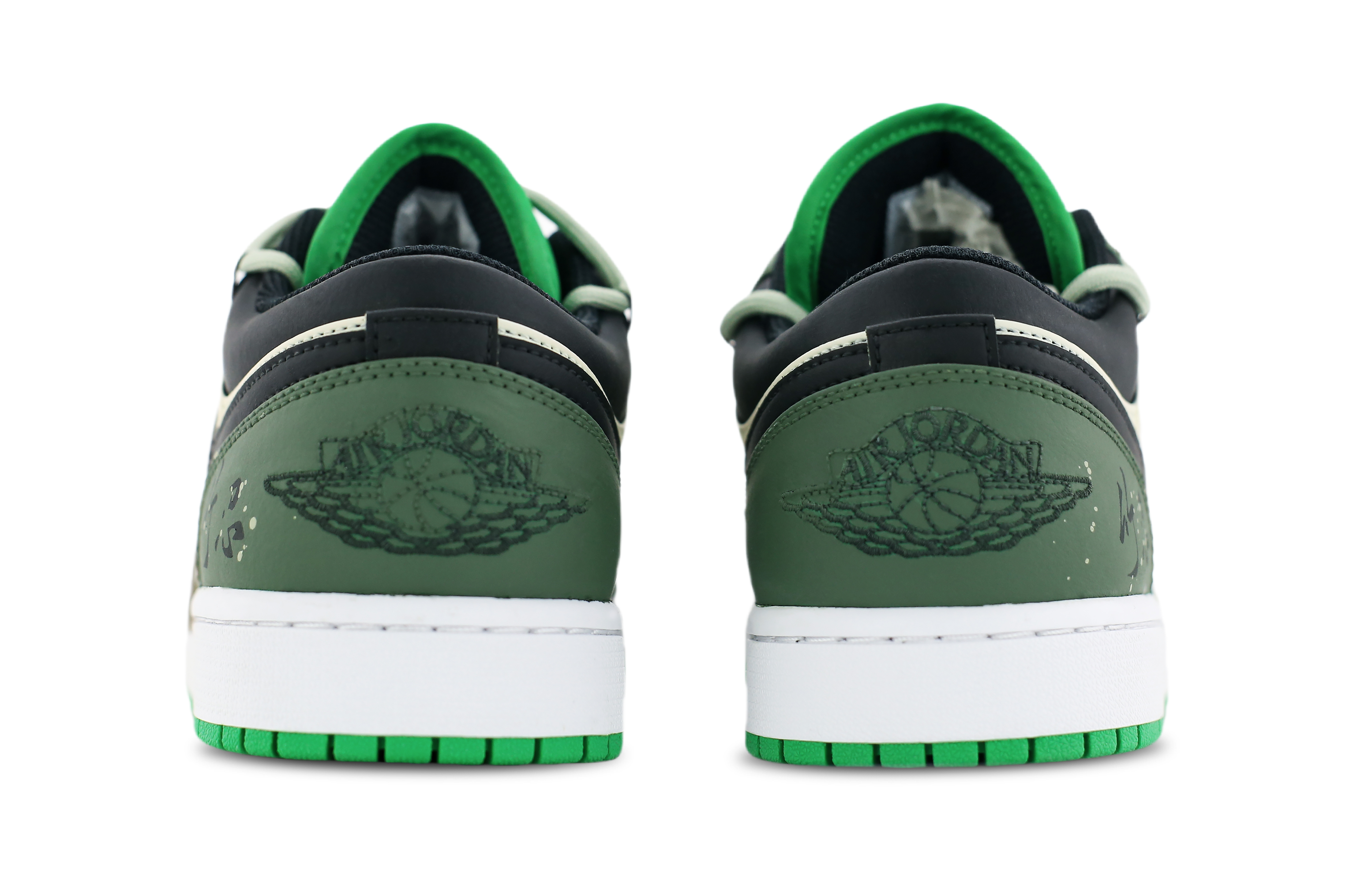 Кроссовки унисекс Jordan Air Jordan 1 Low черно-зелёные, 41 EU