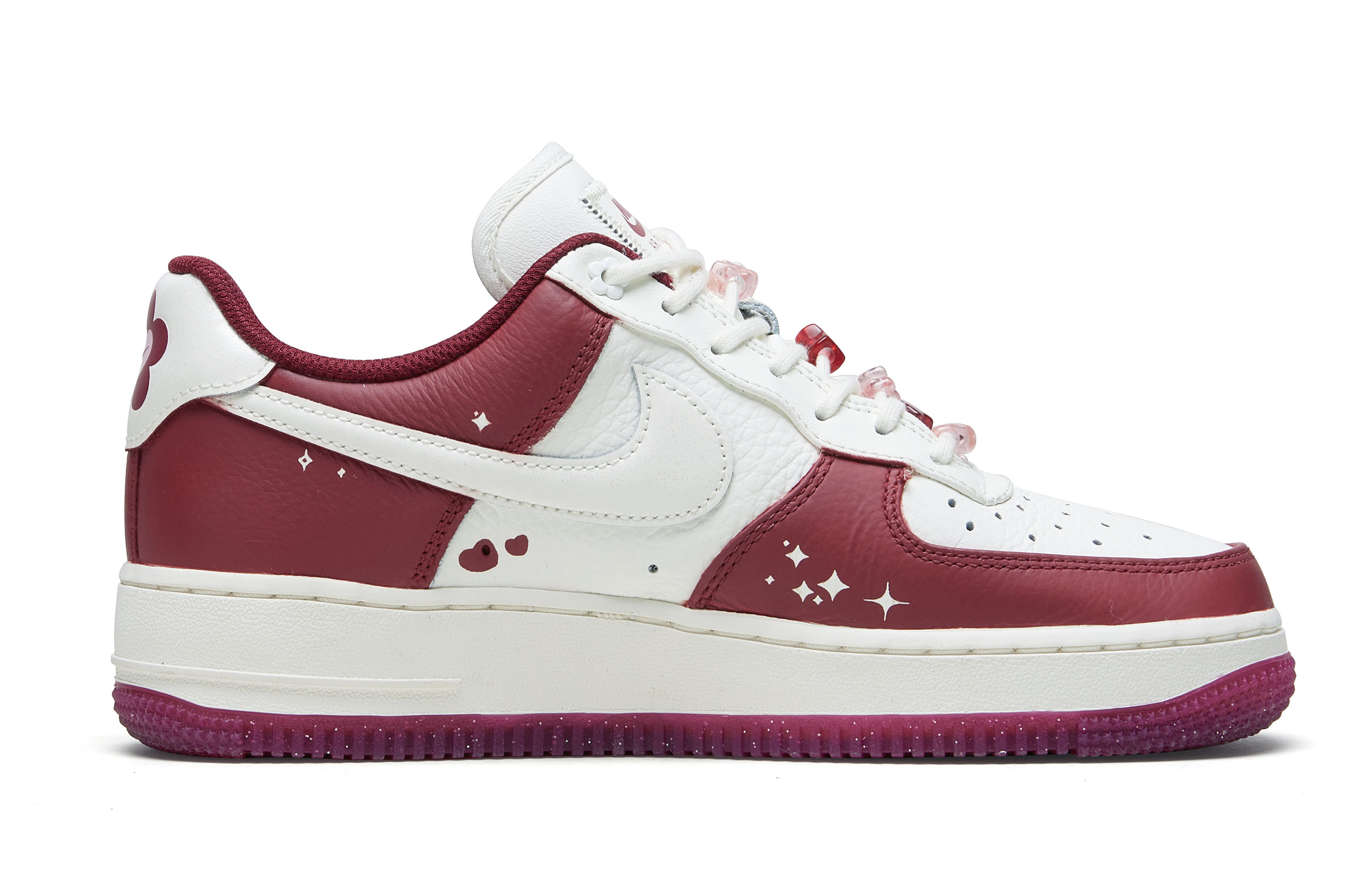Кеды женские Nike Air Force 1 Low Valentine Day белые и красные, 38 EU