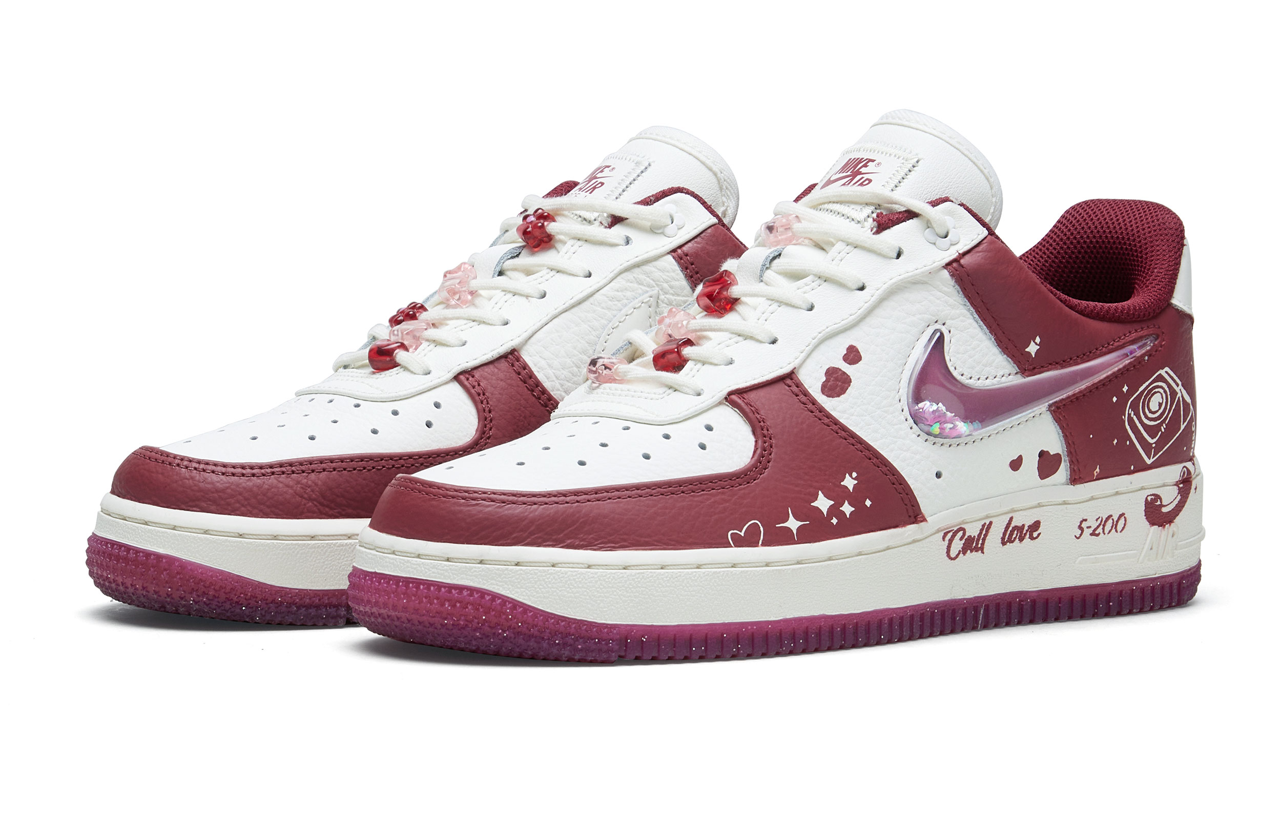 Кеды женские Nike Air Force 1 Low Valentine Day белые и красные, 38 EU