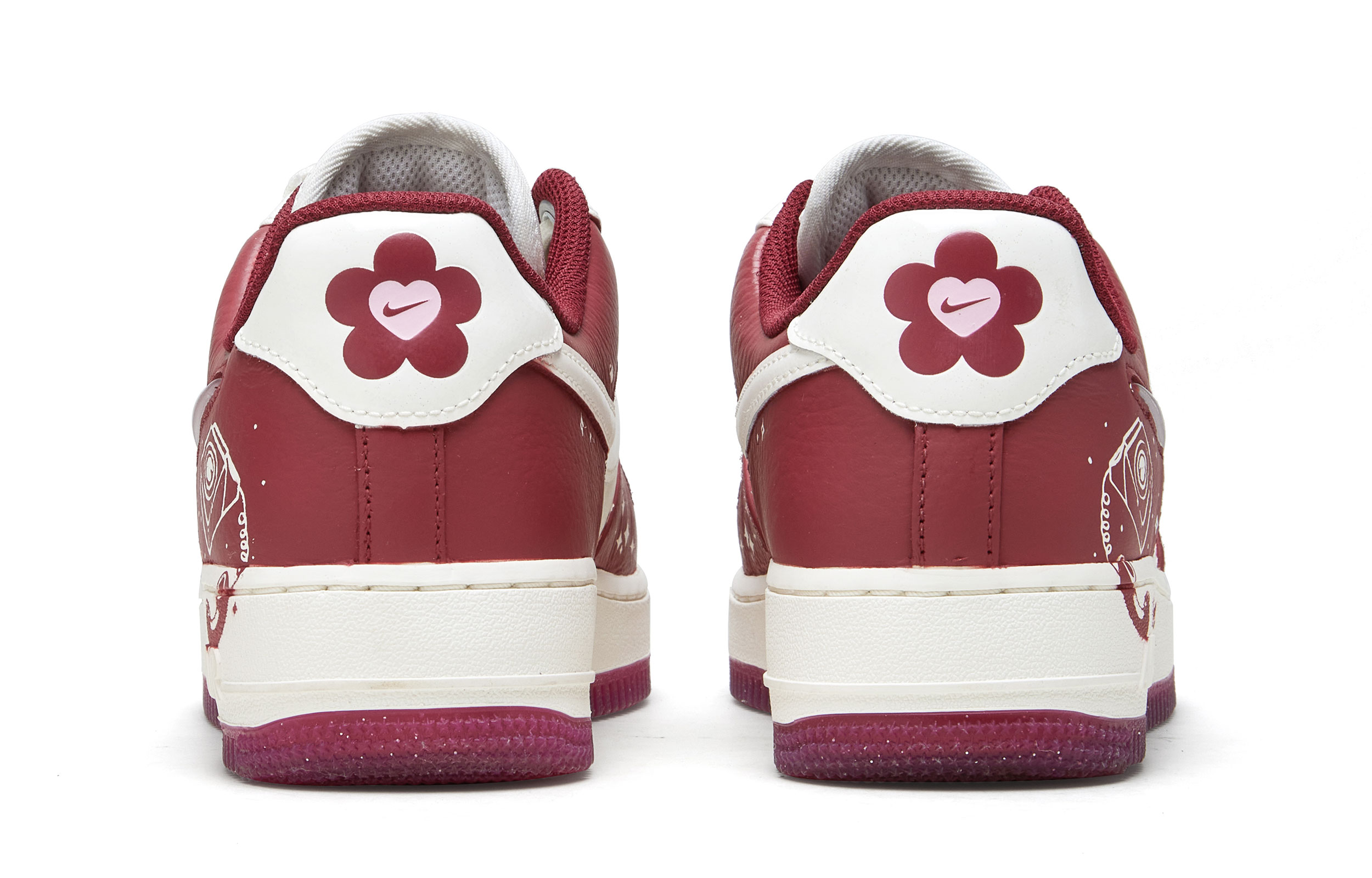 Кеды женские Nike Air Force 1 Low Valentine Day белые и красные, 38 EU