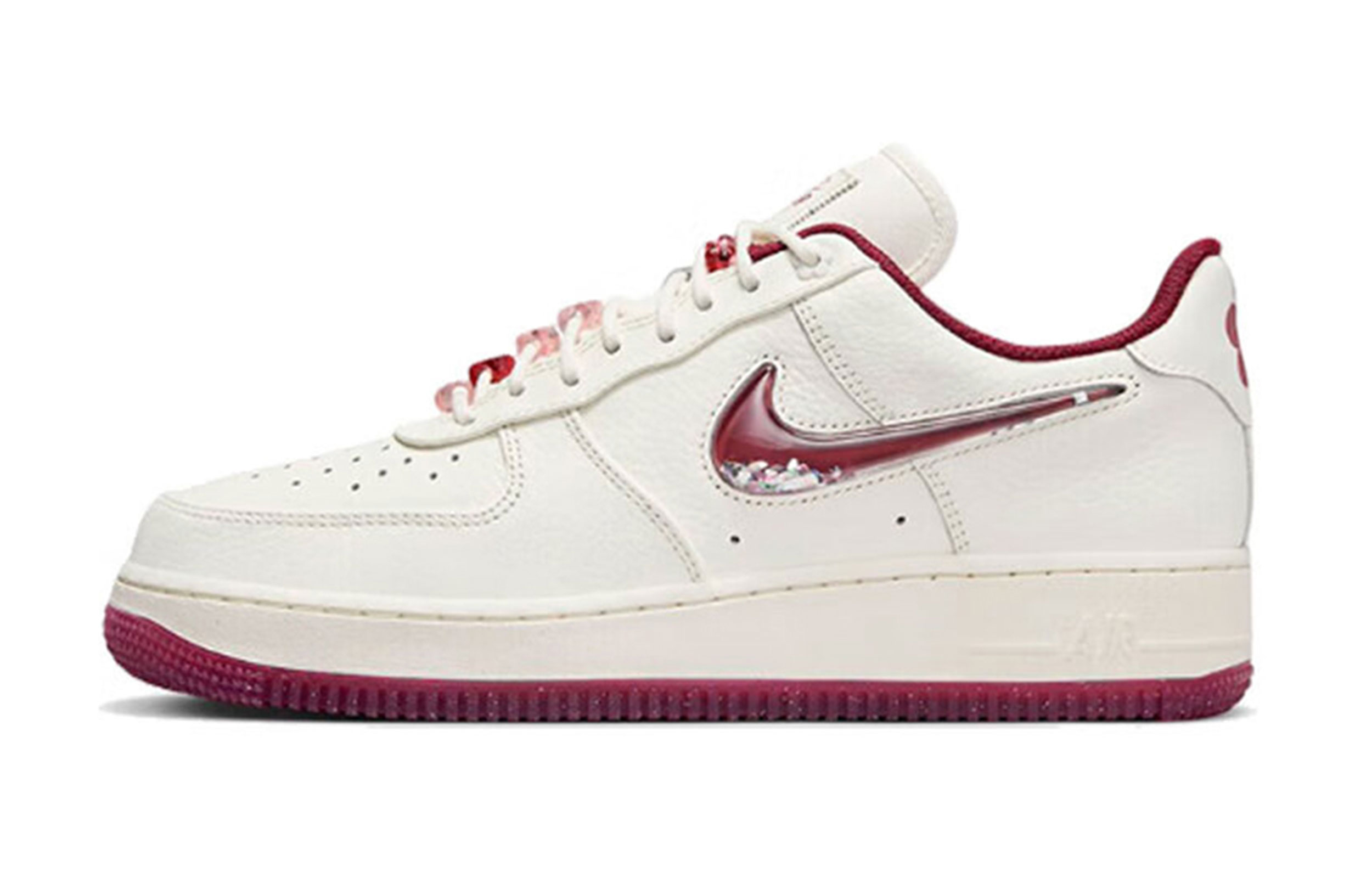 Кеды женские Nike Air Force 1 Low Valentine Day белые и красные, 38 EU