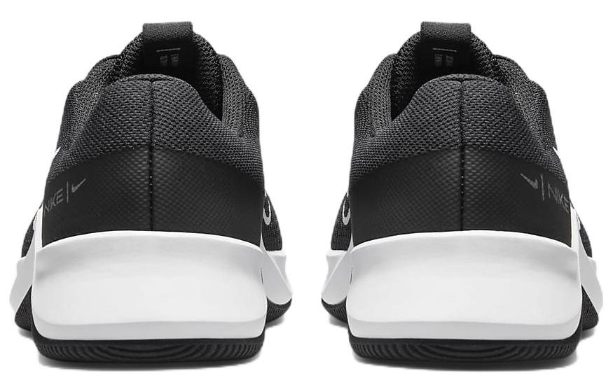 Кроссовки женские Nike Mc Trainer 2 черные, 40 EU