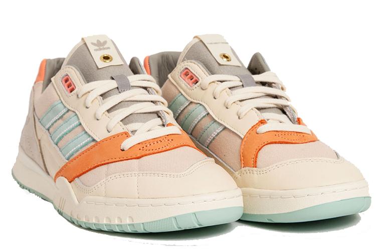 Кроссовки унисекс Adidas AR Trainer beige-blue, 40 2/3 EU