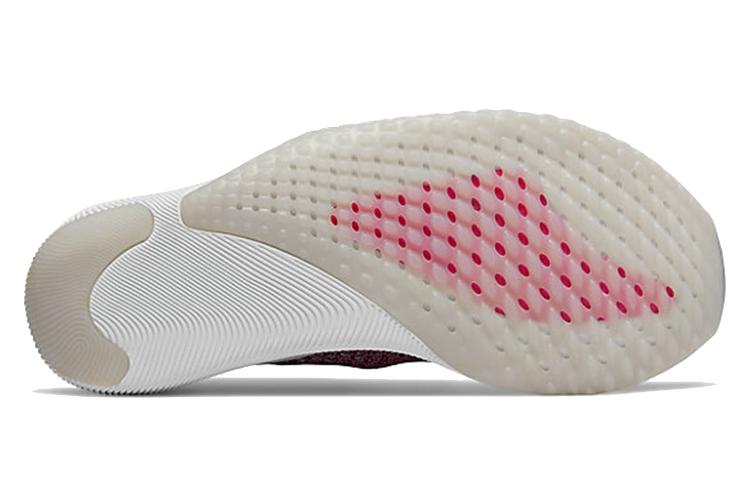 Кроссовки женские New Balance FuelCell Rebel черные, 37 EU