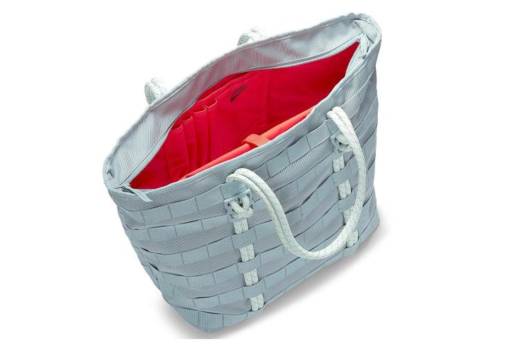 Сумка женская Nike BA4989-363 ледяного голубого цвета