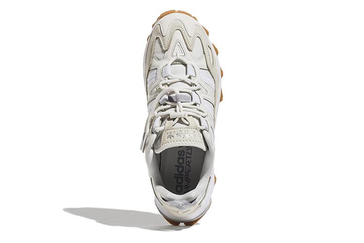 Треккинговые кроссовки унисекс Adidas Hyperturf Adventure белые, 40 EU