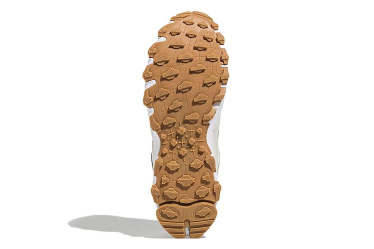 Треккинговые кроссовки унисекс Adidas Hyperturf Adventure белые, 40 EU