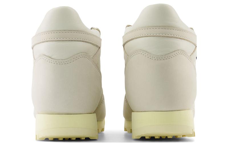 Треккинговые ботинки унисекс New Balance Rainier Gore Tex off white, 40 EU