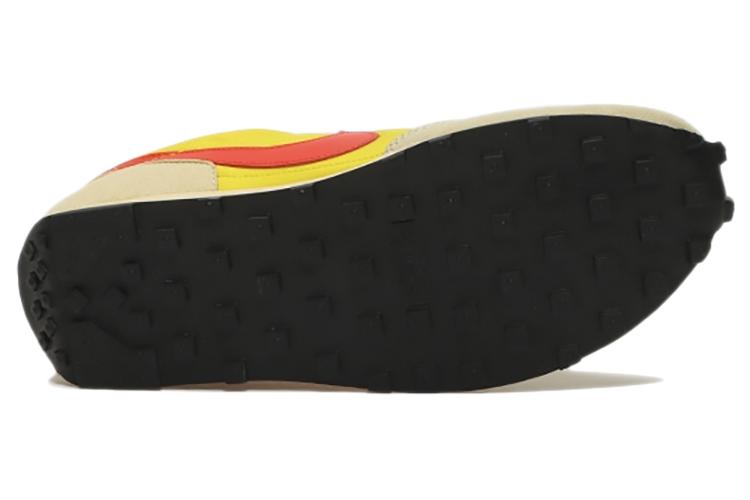 Кроссовки женские Nike Daybreak SP Take Two желтые-бежевые, 42 EU